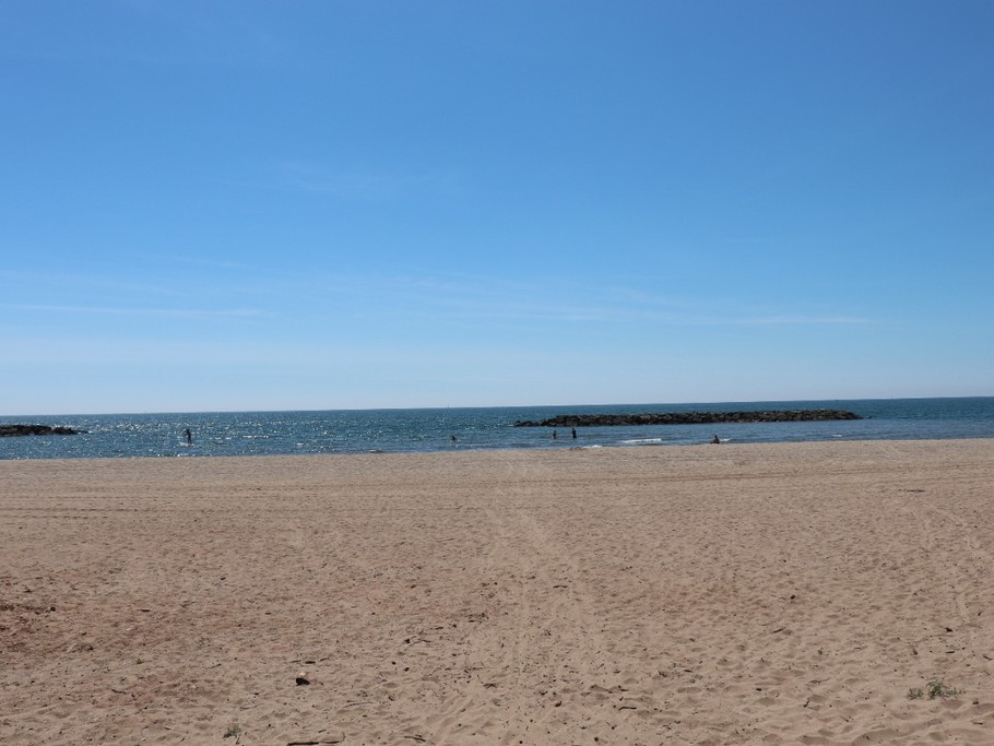 la plage en face de l'appartement