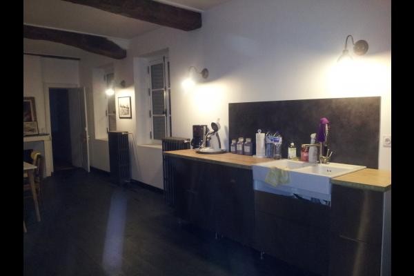 Cuisine équipé pour 15 personnes (grande plaque induction, frigo, congélateur, lave-vaisselle, four, micro-onde grill..)