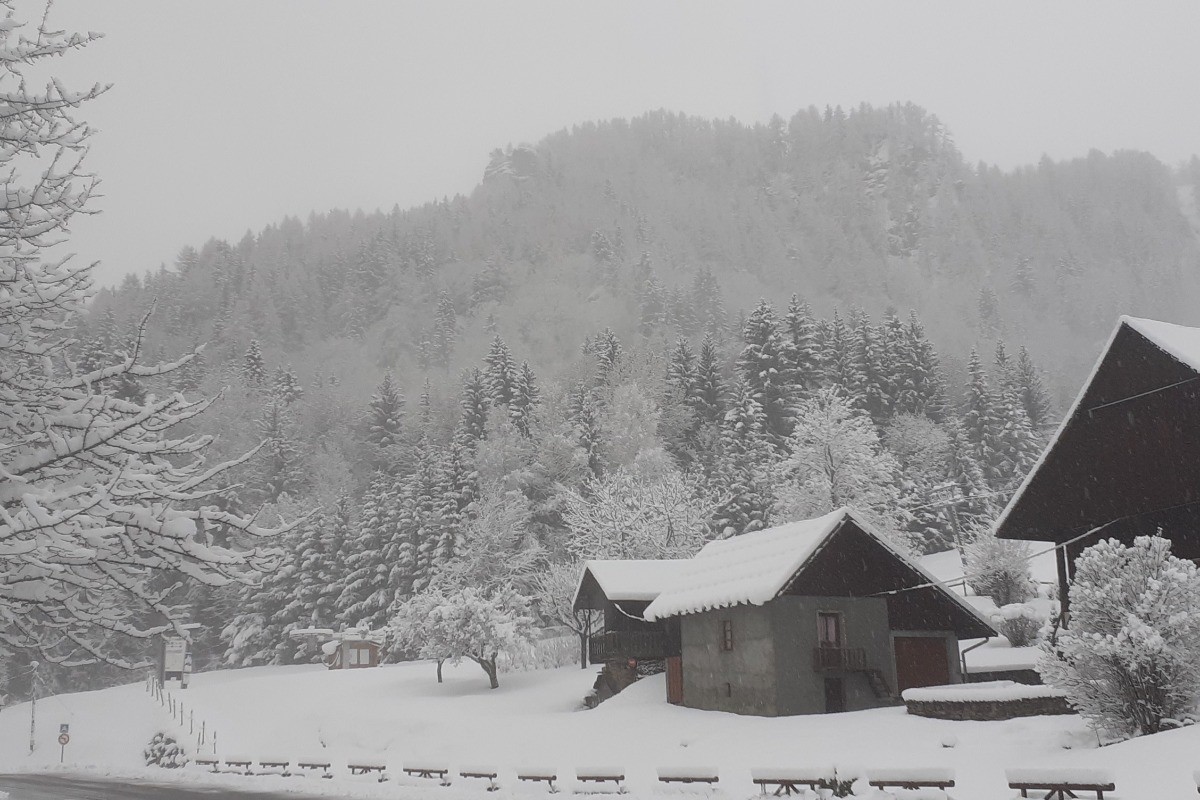 Vue balcon montagne hiver Les Bottières