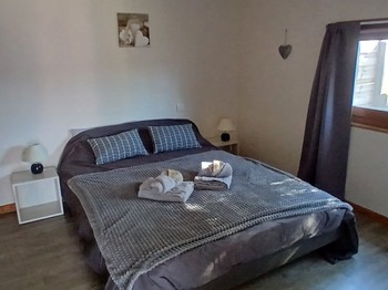 Gîte "Pic de Cluzel" : Bedroom 1