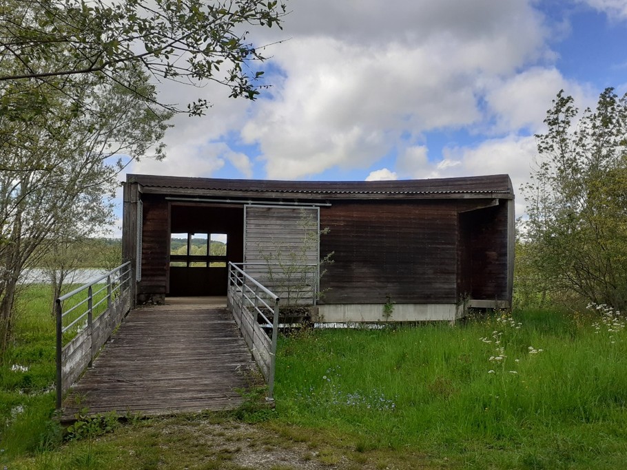 observatoire au bord du lac