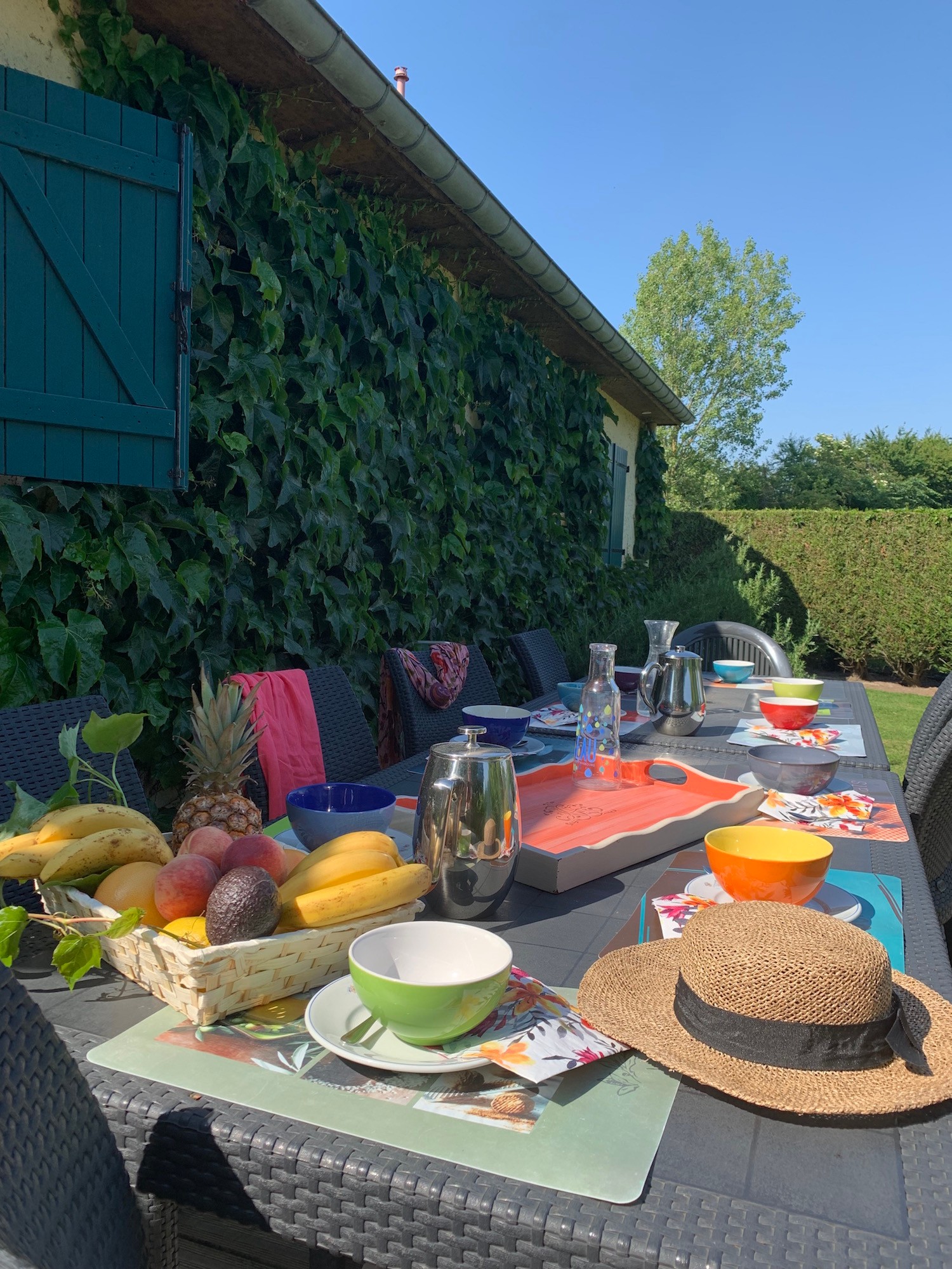 Petit-déjeuner sur la terrasse