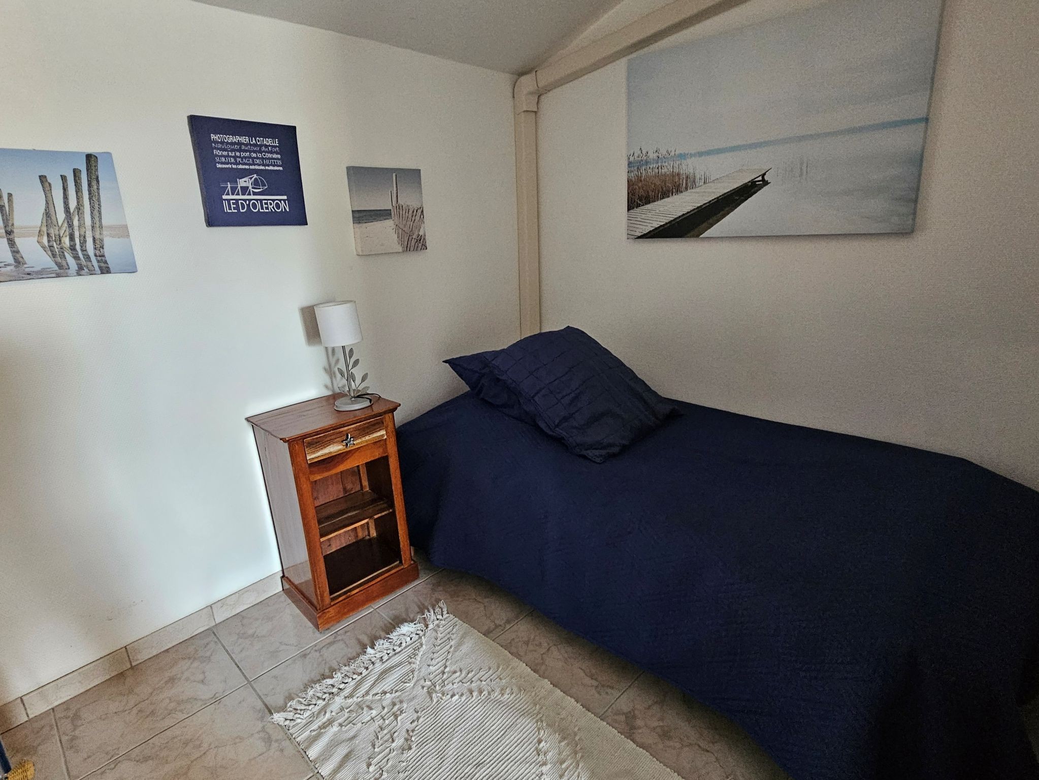 Chambre pour 1 ou 2 enfants/adolescents avec 1 ou 2 lits de 90 cm contigu à celle des parents, séparé par un rideau