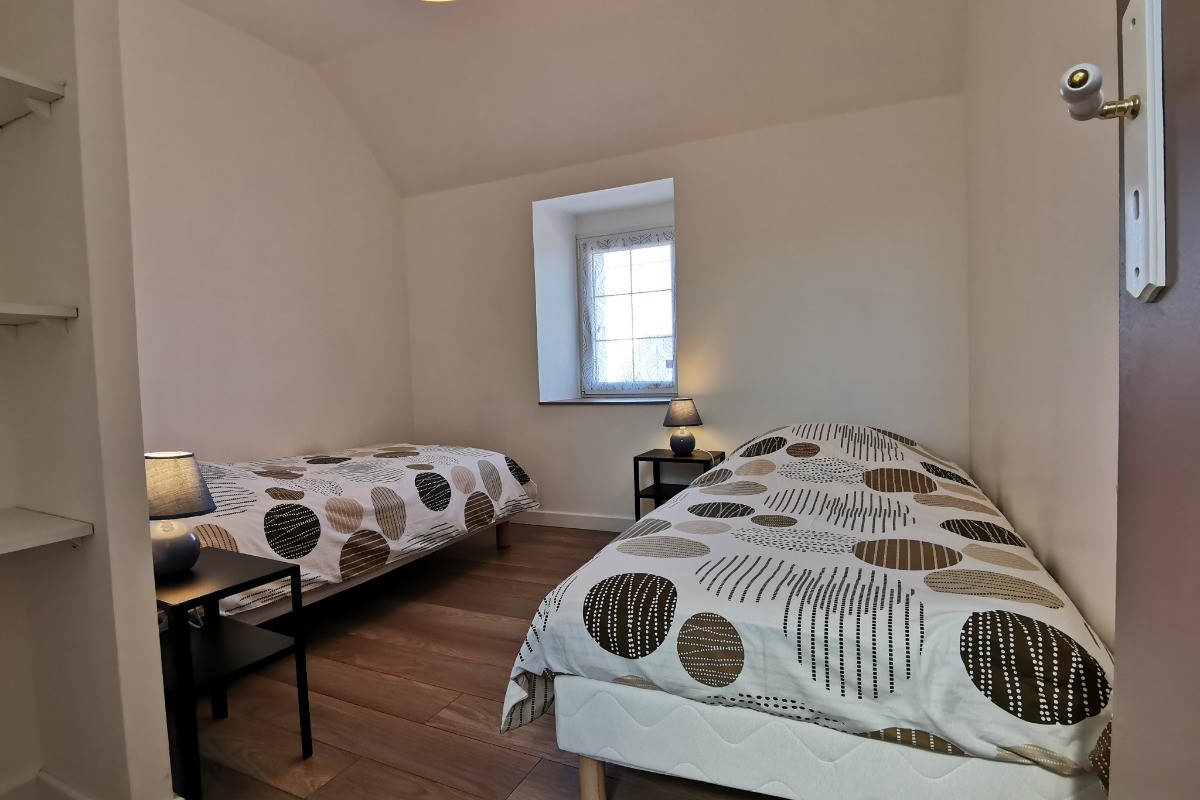 Etage: Chambre 2 avec 2 lits 90