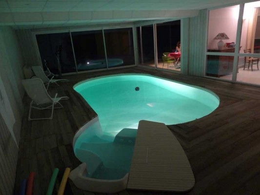 Gîte de la Villette - Gîte famille avec piscine intérieure chauffée et spa, pouvant accueillir 8 personnes en Creuse