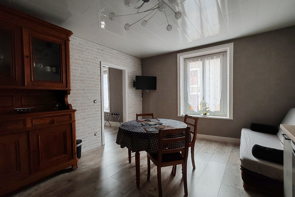 Cuisine ouverte sur salon/ séjour - Appartement Domaine du Hêtre proche des Thermes
