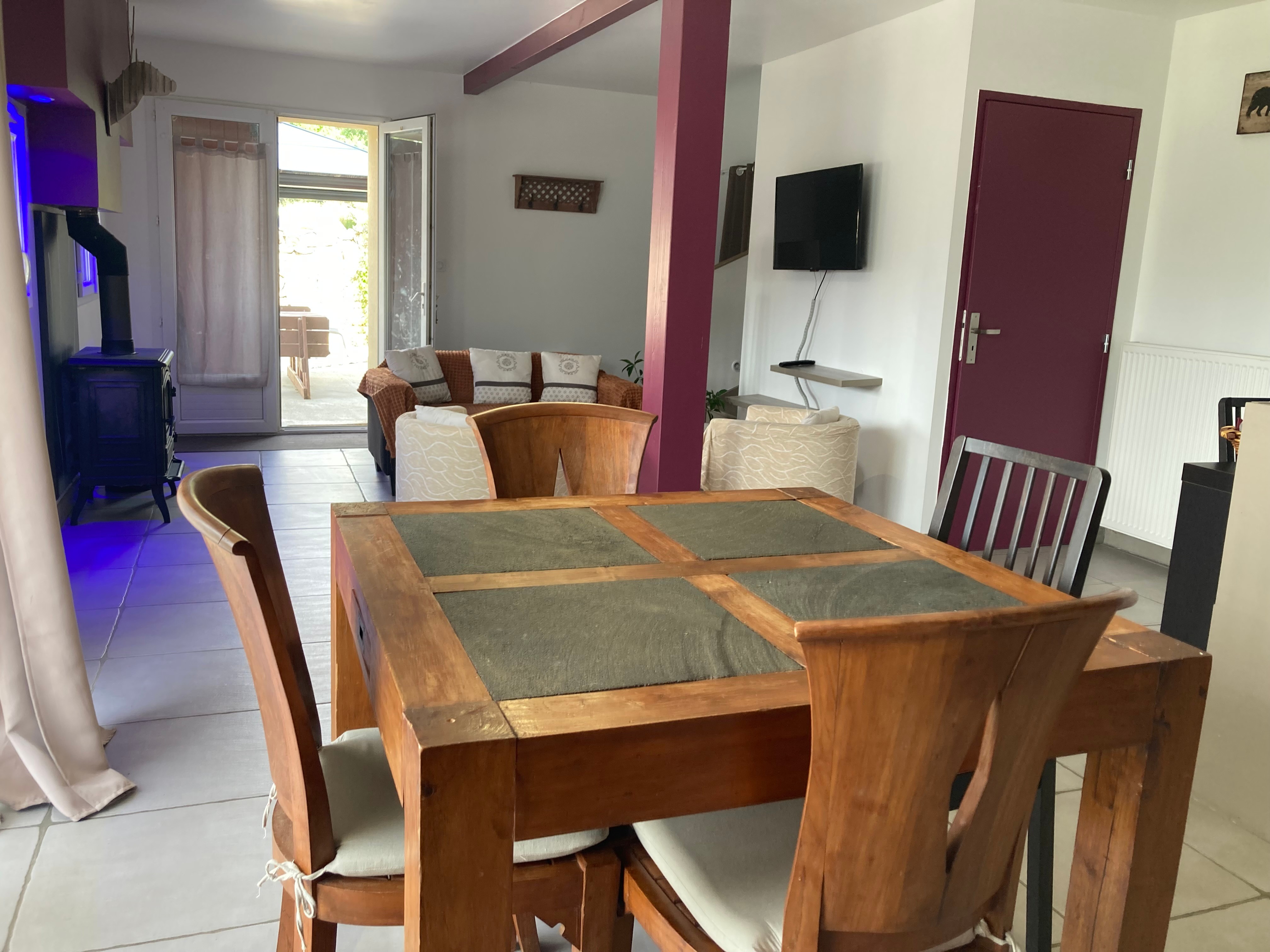 Living room – kitchen side