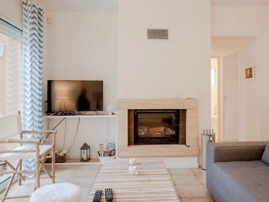 Chambre 1 - Dormir - Détente - Décoration - Bois - Nature - Calme - La Salon - Cheminée - TV - La Pinède Guesthouse - Gîte - Vielle-Saint-Girons - Landes - Crédit photo : Céline