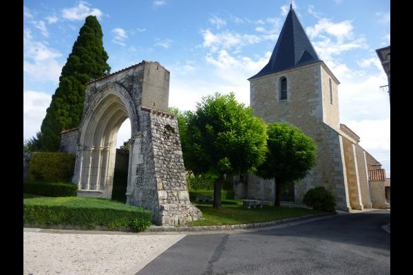 Le village de Saint-Laurent-de-Belzagot