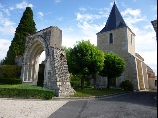 Le village de Saint-Laurent-de-Belzagot