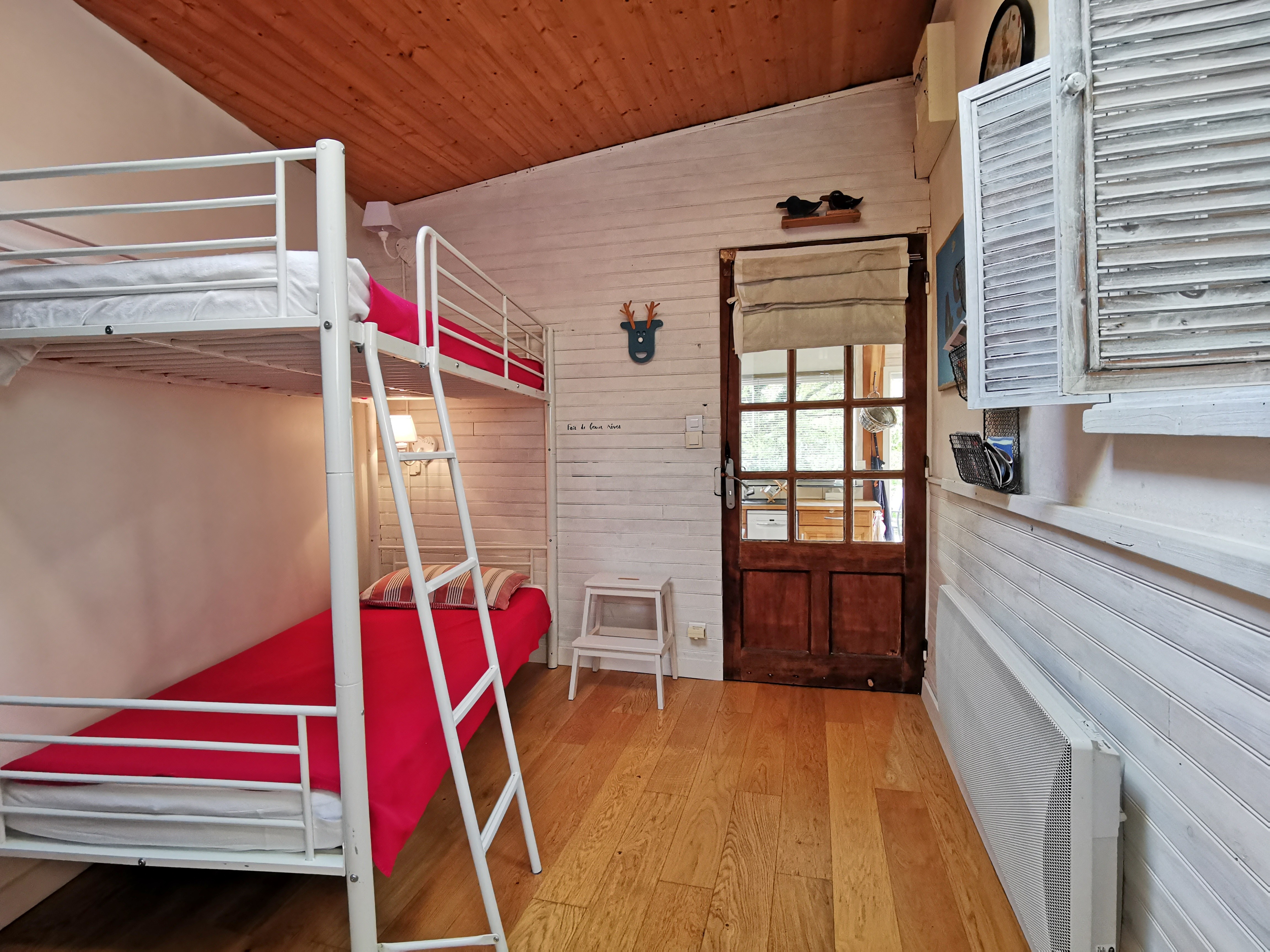 Ground floor: Bedroom 1 with 2 bunk beds (90cm)