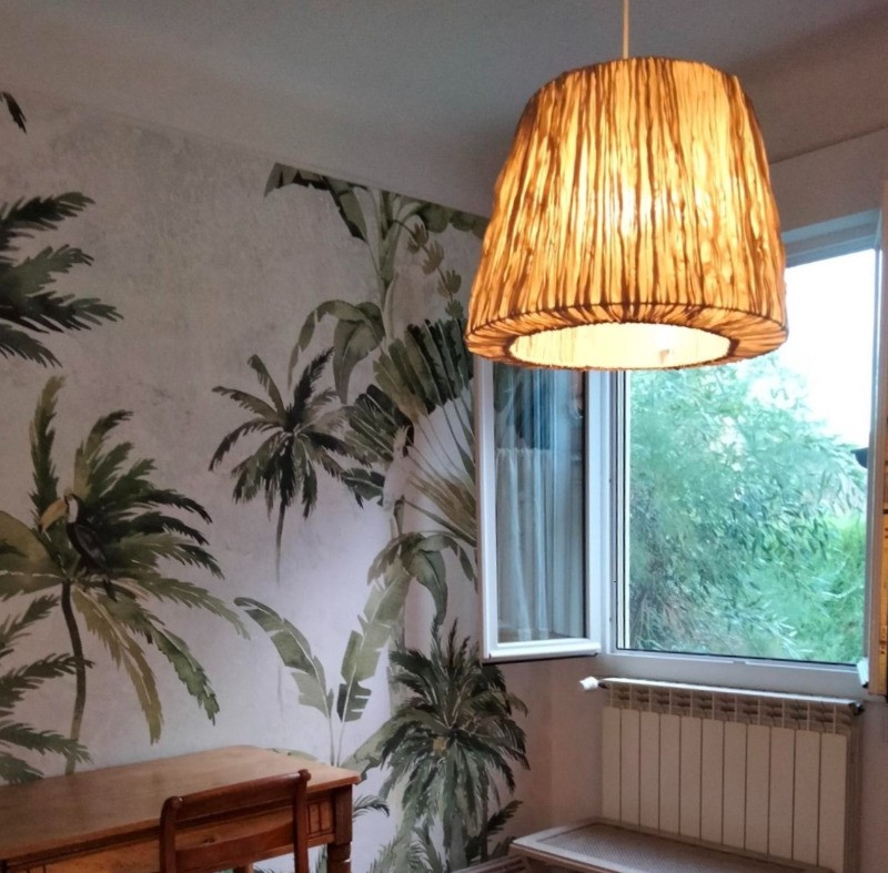 Chambre avec vue sur le jardin.