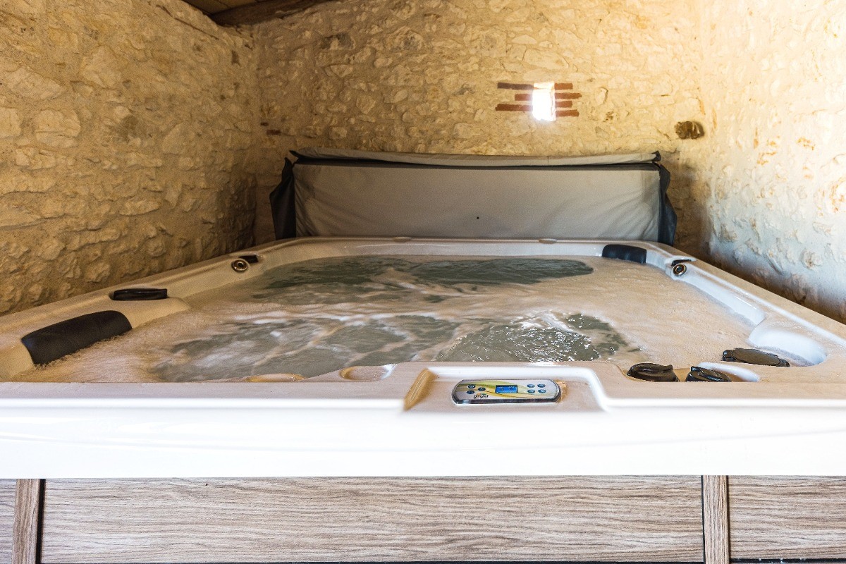 Gîte 4 personnes avec piscine et spa en Lot-et-Garonne