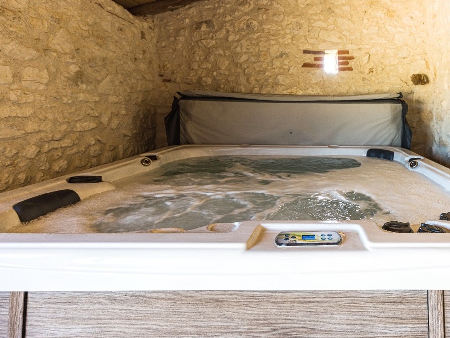 Gîte 4 personnes avec piscine et spa en Lot-et-Garonne