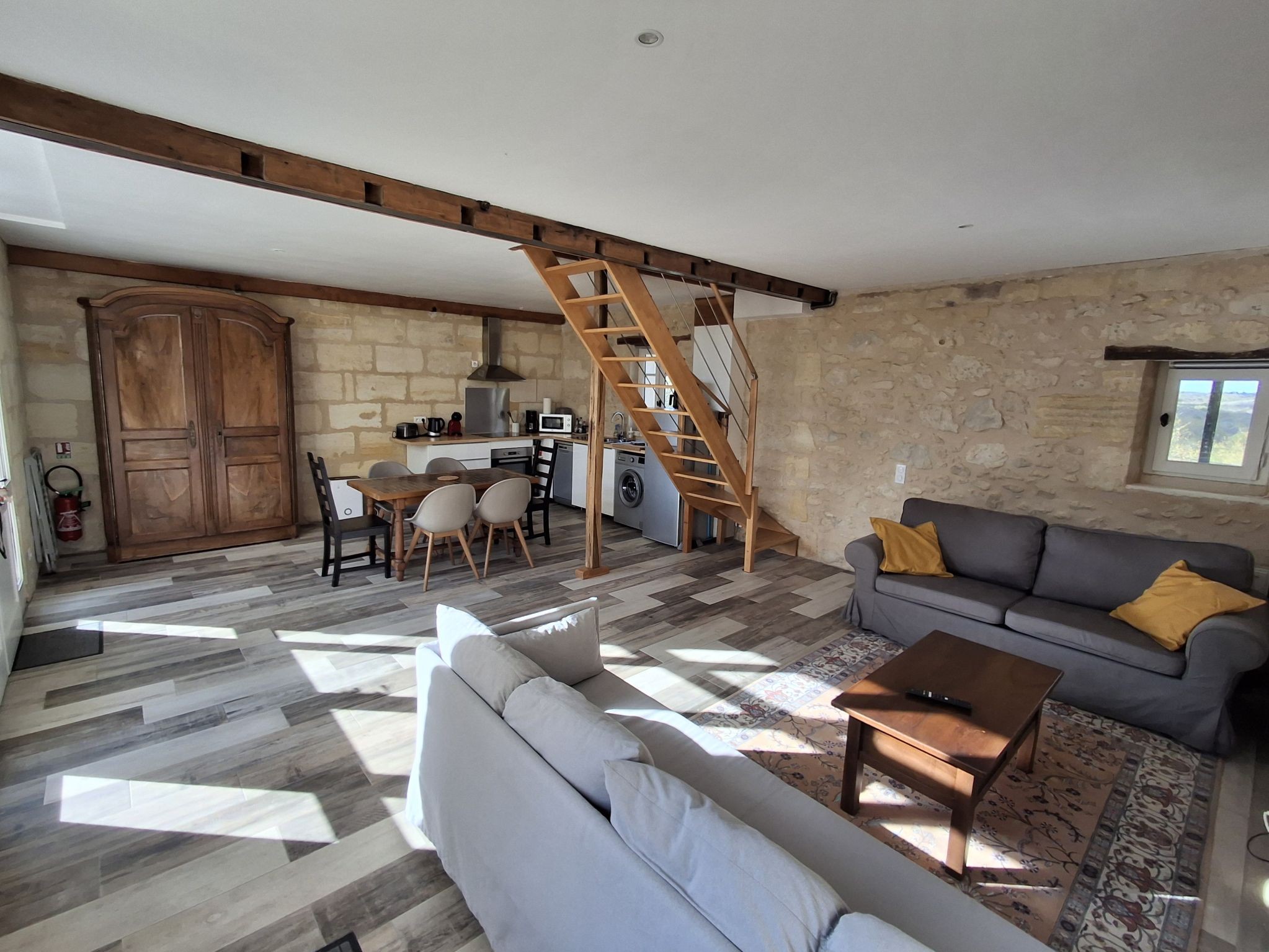 L'Epicure pour 4 à 6 personnes, dans L'Entre2mers en Gironde, avec grande piece de vie lumineuse