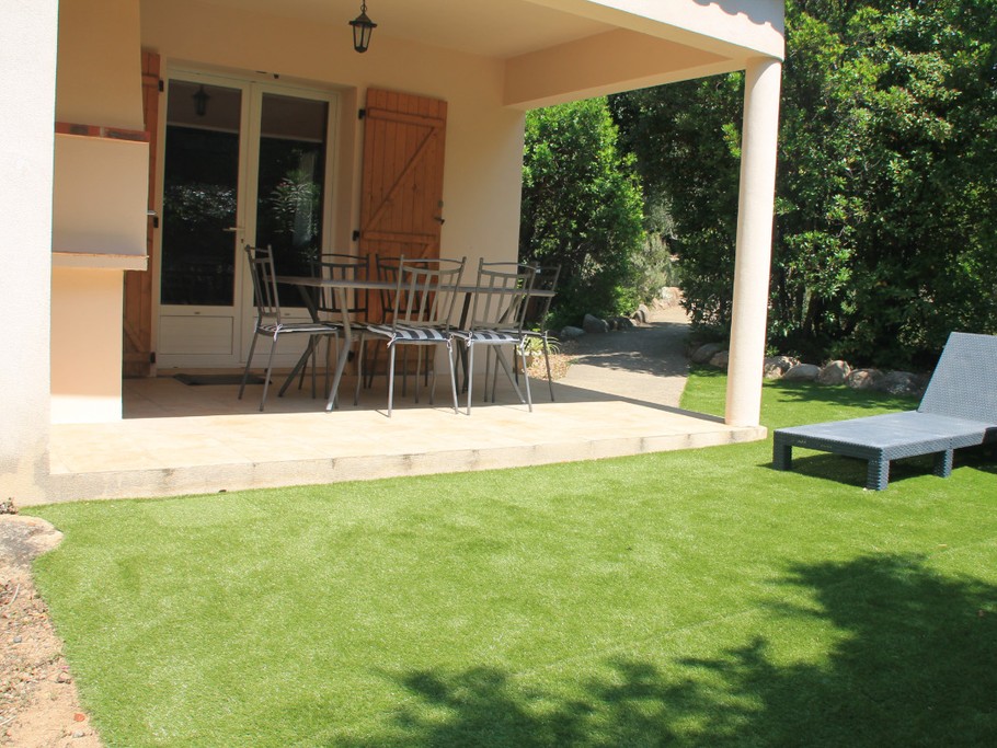 Espace détente devant la terrasse