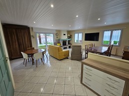 Maison de famille Le Soleil Levant pour 4 personnes, WIFI et télévision connectée à St Georges de Didonne, à 800 mètres de la plage et des commerces, Charente maritime