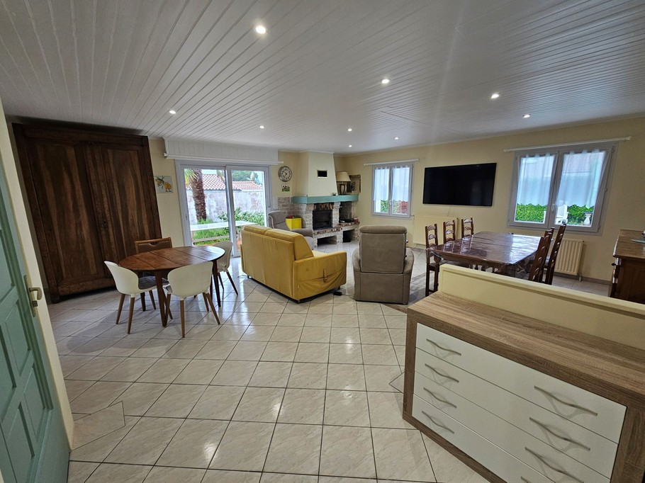Maison de famille Le Soleil Levant pour 4 personnes, WIFI et télévision connectée à St Georges de Didonne, à 800 mètres de la plage et des commerces, Charente maritime