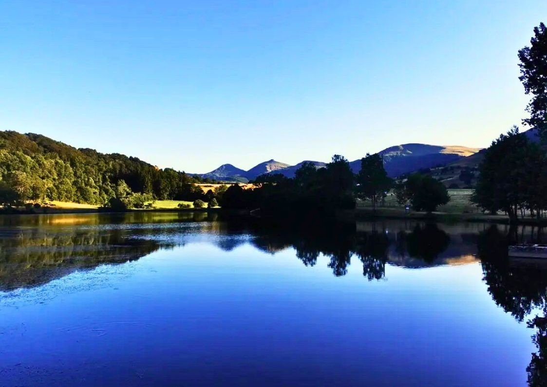 Lake and Cantal mountains close to the guest house