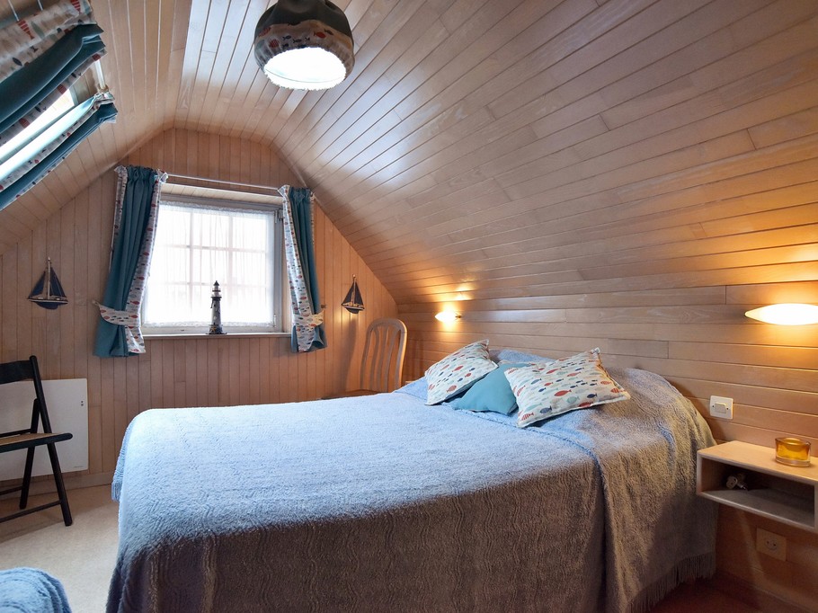 Chambre pour 3 personnes (1 lit pour 2 personnes 140 cm et 1 lit pour 1 personne 80 cm)