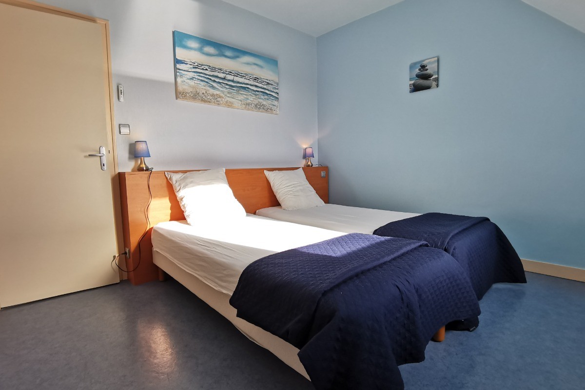 Etage : Chambre 3 avec 2 lits 90