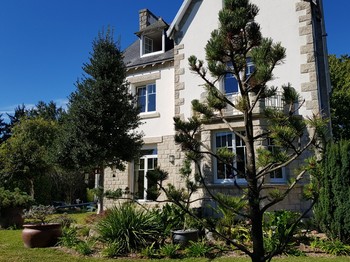 LA MAISON PAR UNE BELLE JOURNÉE DE SEPTEMBRE