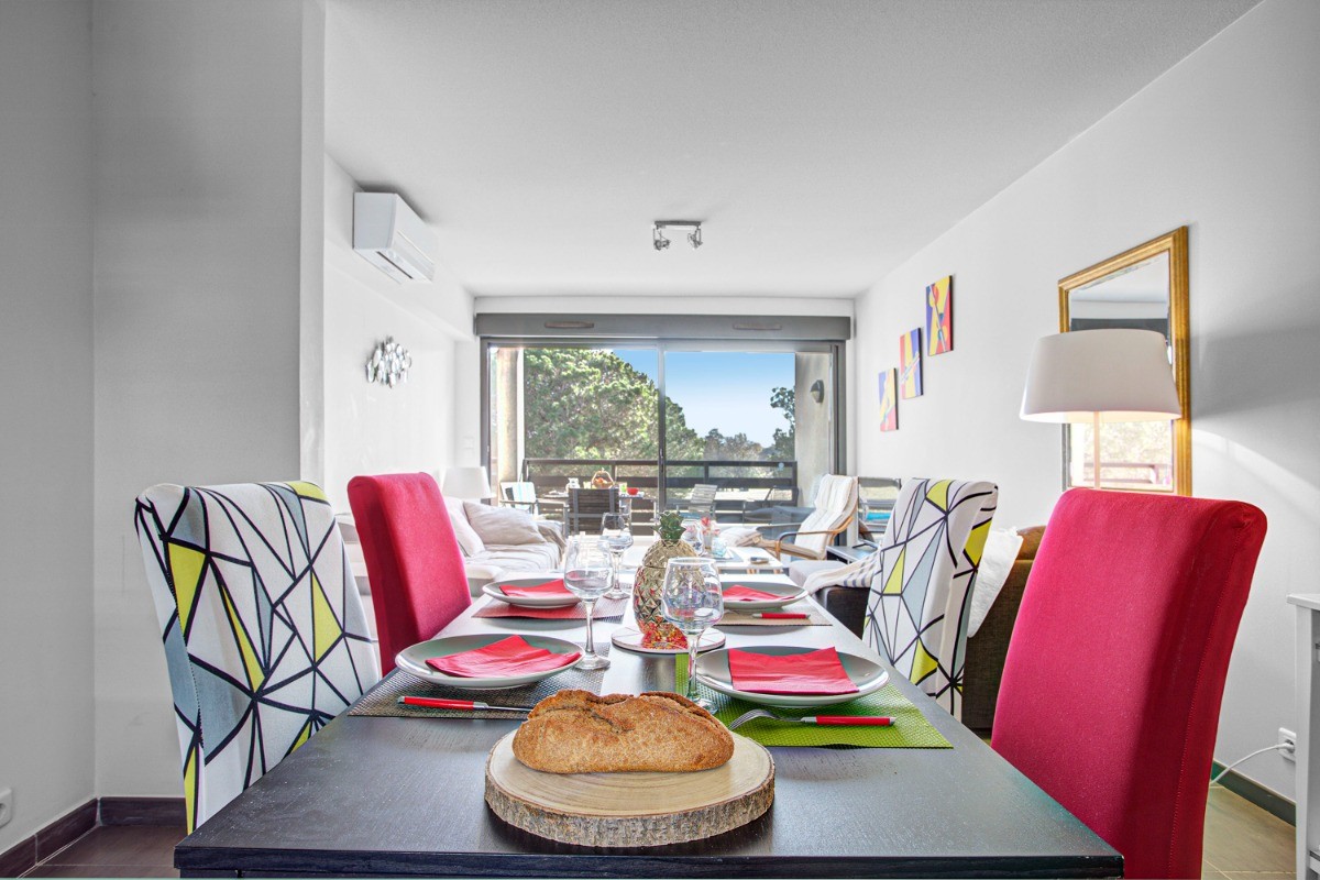 Salle à manger pour 4 ou 6 personnes : Bon Ap !