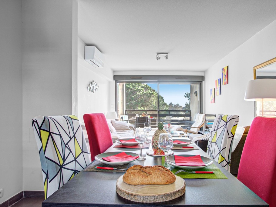 Salle à manger pour 4 ou 6 personnes : Bon Ap !