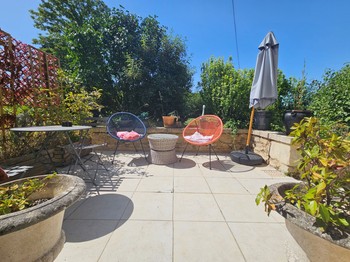 Private terrace in the gite with access to the Spa and swimming pool at Mas Réolais