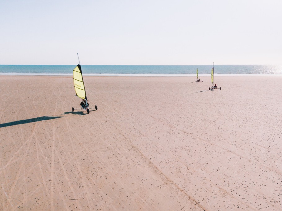 Char à voile sur la plage