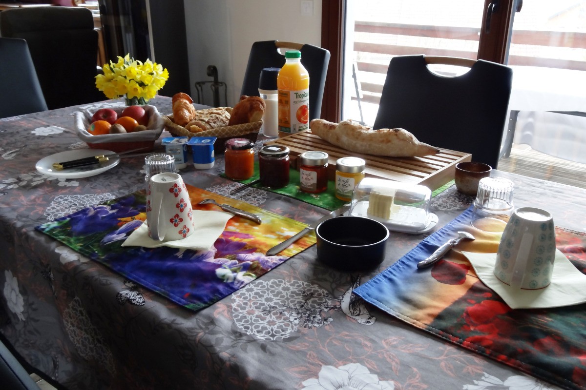 Petit-déjeuner avant les belles balades - Chambre La Chouette, Chalet des Beuquillons, Gérardmer