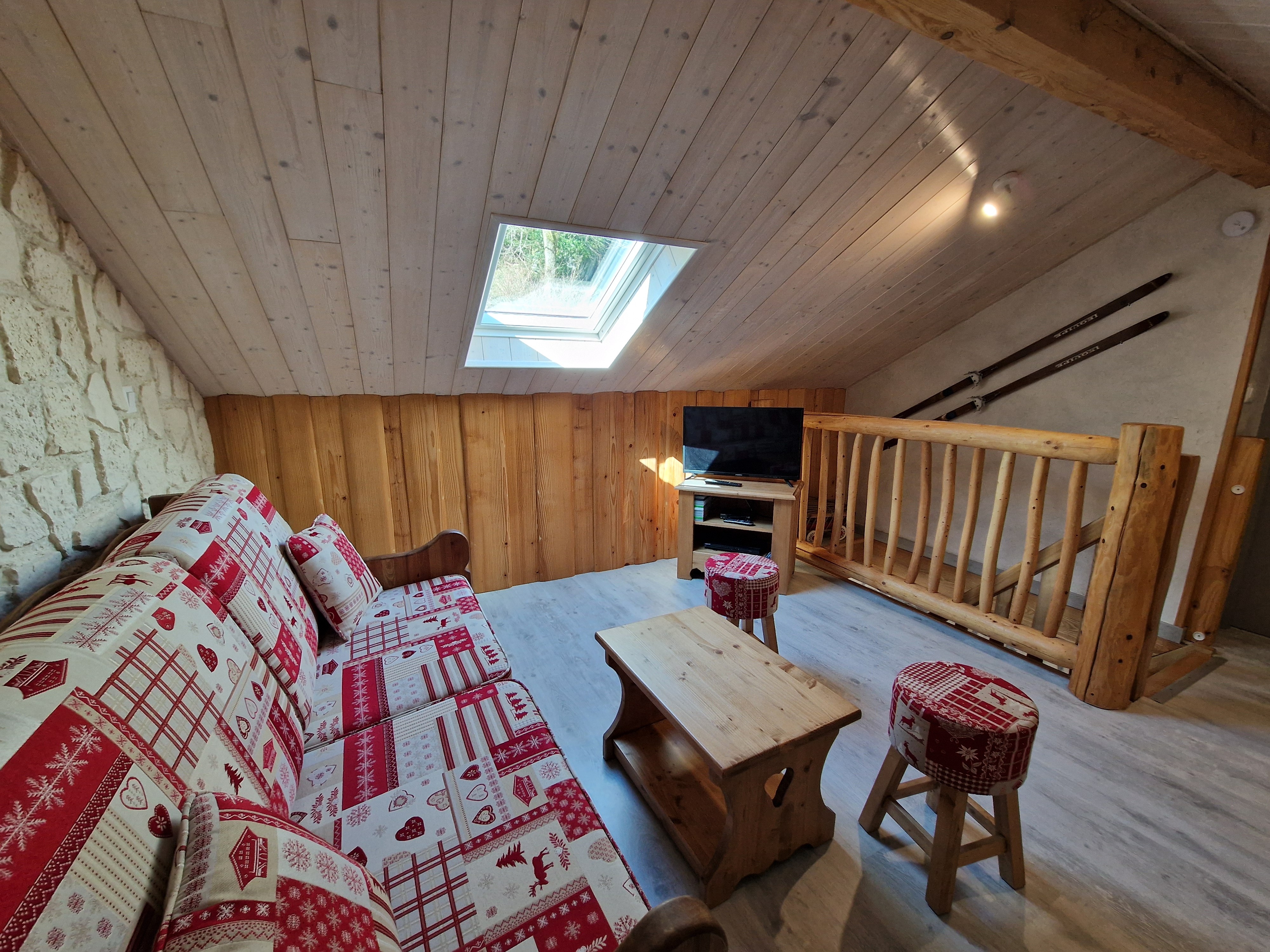 Mezzanine, TV DVD lounge - Gîte les azalées
