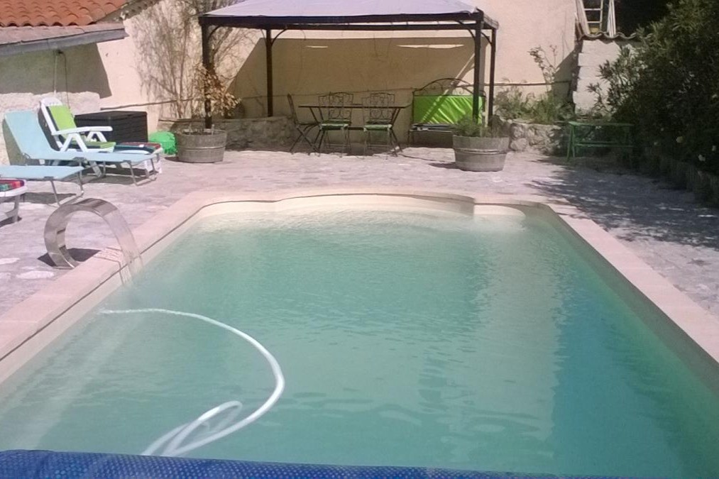 La Dame Blanche - Chambre Cordon de Royat - Piscine commune