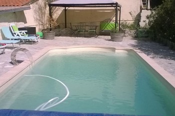 La Dame Blanche - Chambre Cordon de Royat - Piscine commune