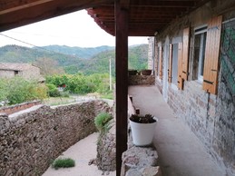 Entrée du gite- 3 clés- 3 étoiles- vue sur station thermale