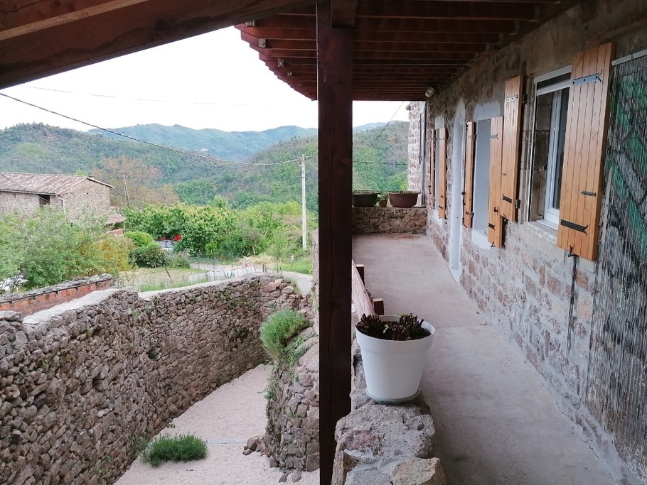 Entrée du gite- 3 clés- 3 étoiles- vue sur station thermale