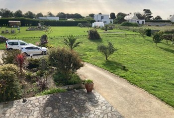 Vue sur le jardin de la maison d'hôtes