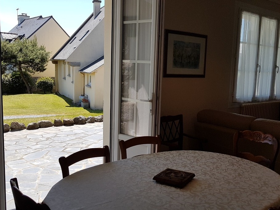 L'accès depuis la salle à manger sur la terrasse