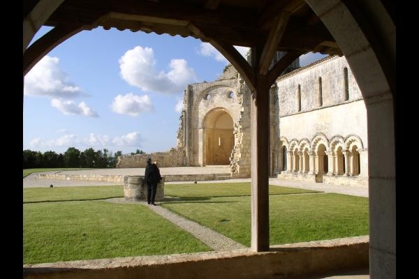 Abbaye de Trizay en Charente Maritime