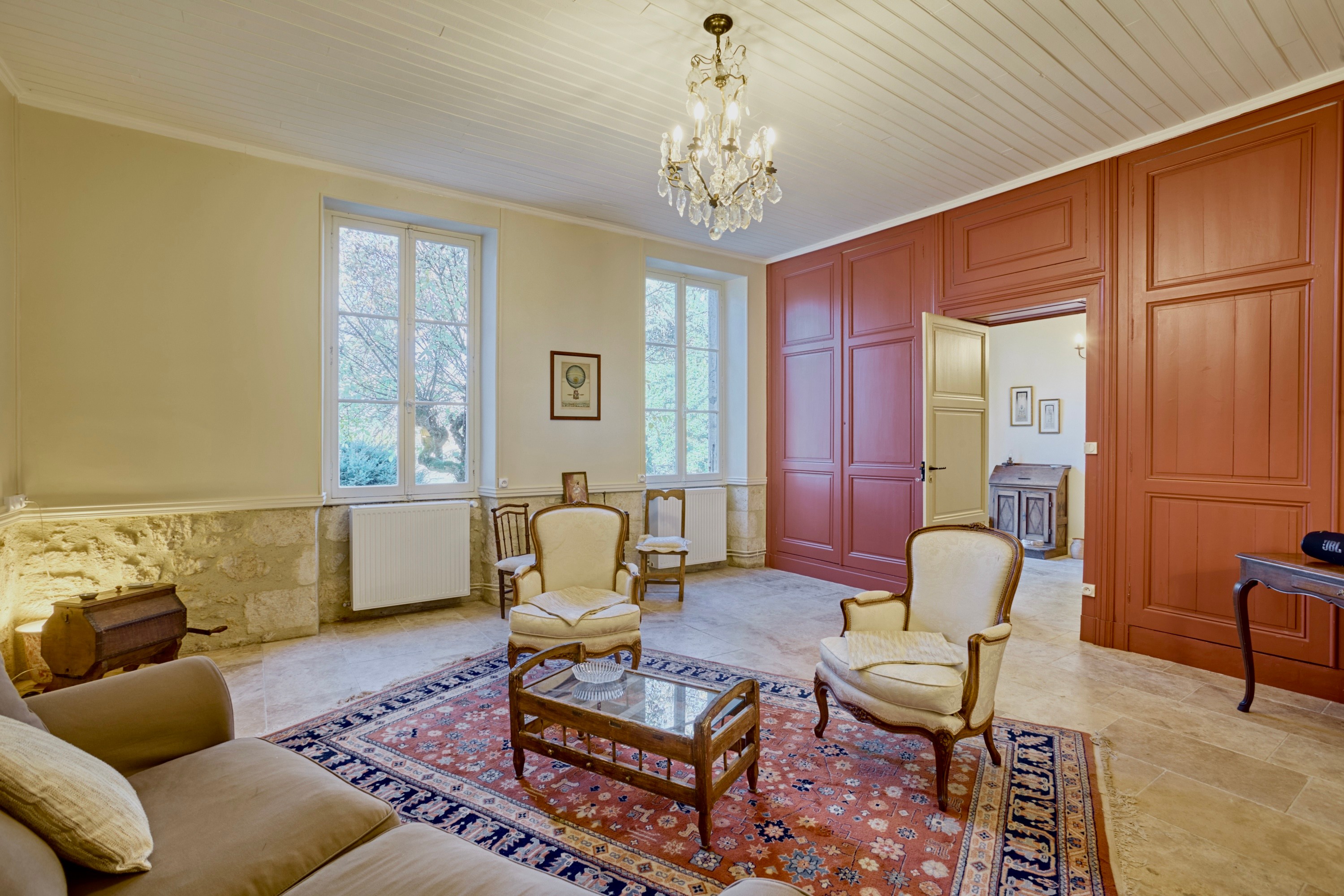 Salon avec canapé-lit