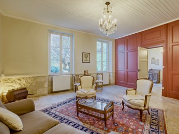 Salon avec canapé-lit