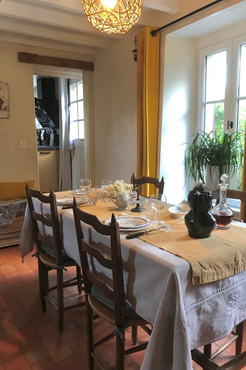 Gîte location de vacances la maison de laurence Mandeville en bessin TABLE A MANGER