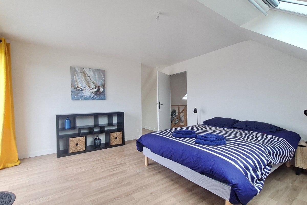 Etage: Chambre 1 avec lit 160 et balcon