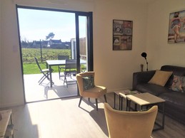 Salon et vue sur la terrasse