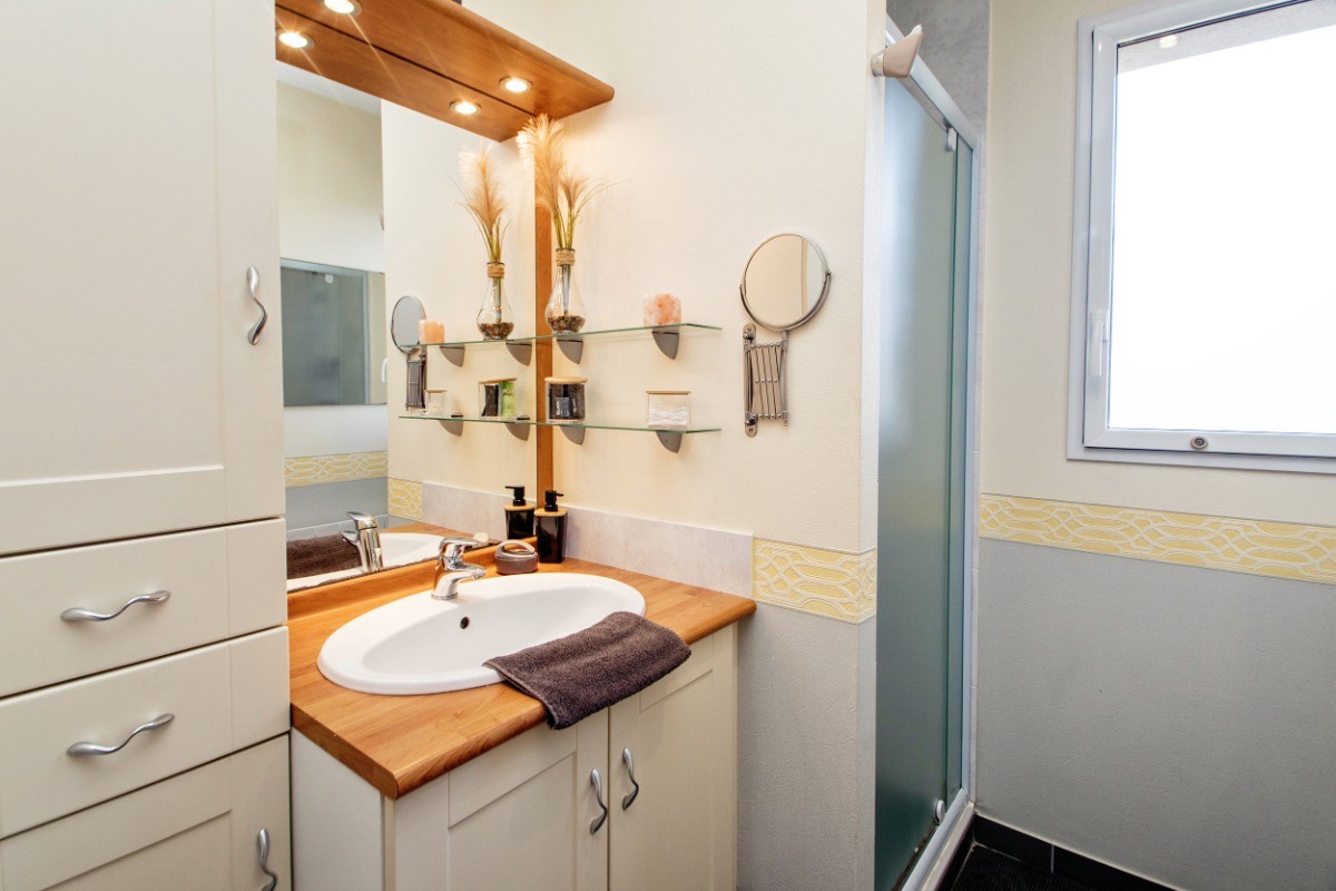 SDB attenante Chambre 2.