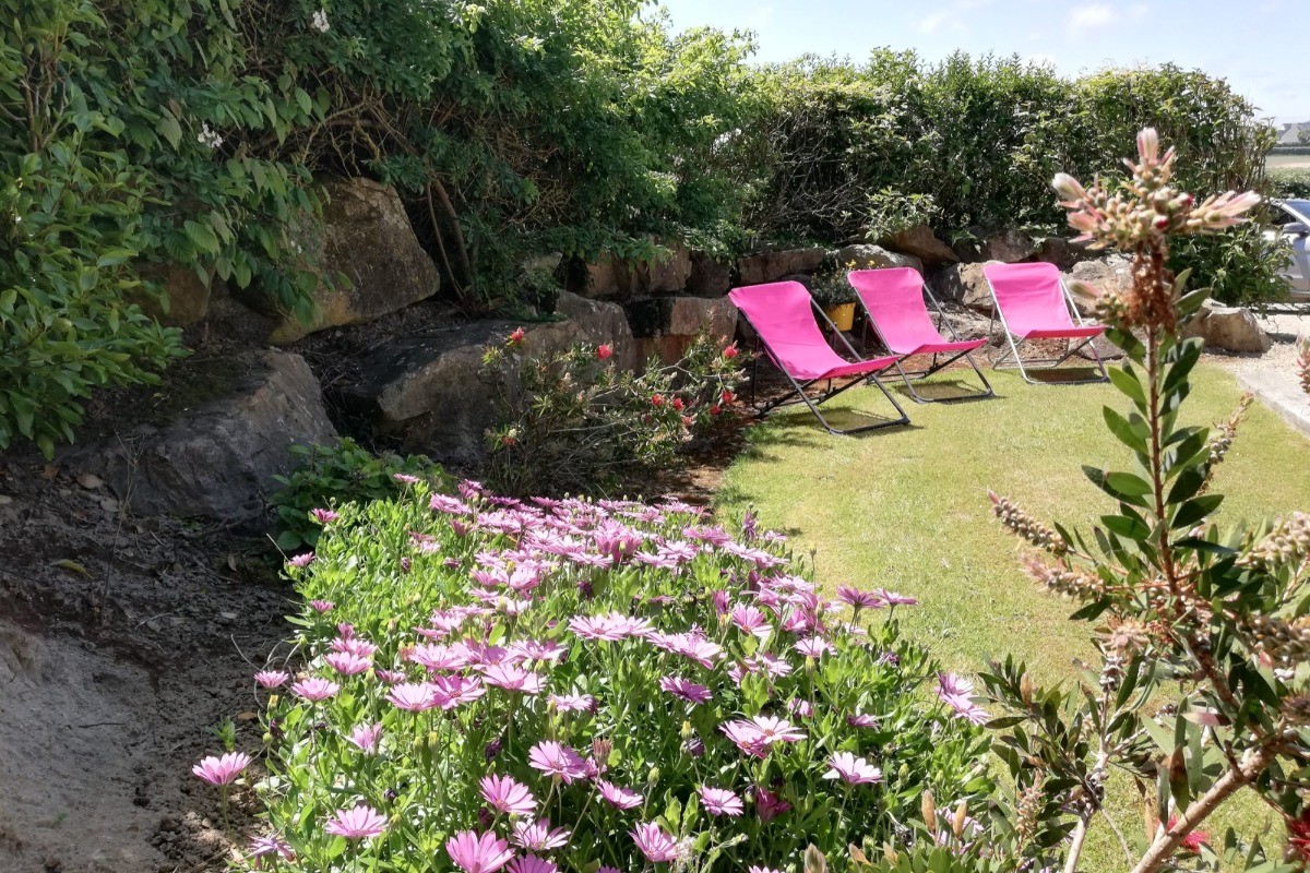 Transats dans le jardin
