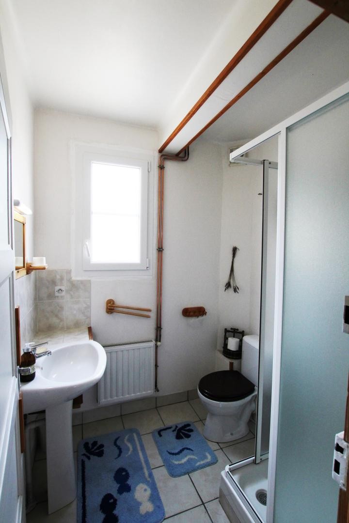 Salle d'eau au rez-de-chaussée