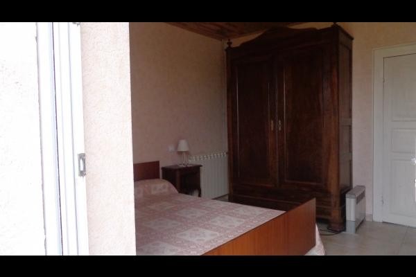 chambre 2 avec salle de bain attenant (lit 140)