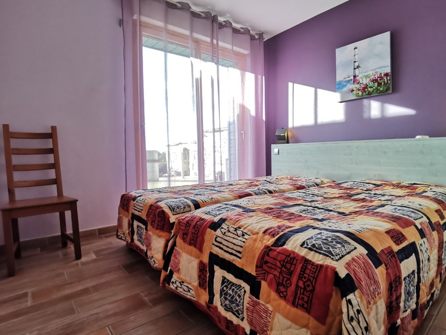 RDC : Chambre 1 avec 2 lits 90