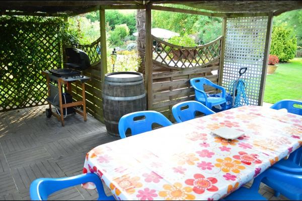 repas dans la paillotte